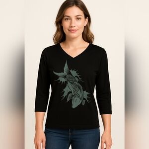 M4) LAT Black V-Neck 3/4 Sleeve Graphic Koi Fish Shirt Women’s Size M